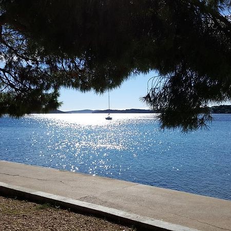 Apartmani Ana Juricev Vodice โวดีเซ ภายนอก รูปภาพ