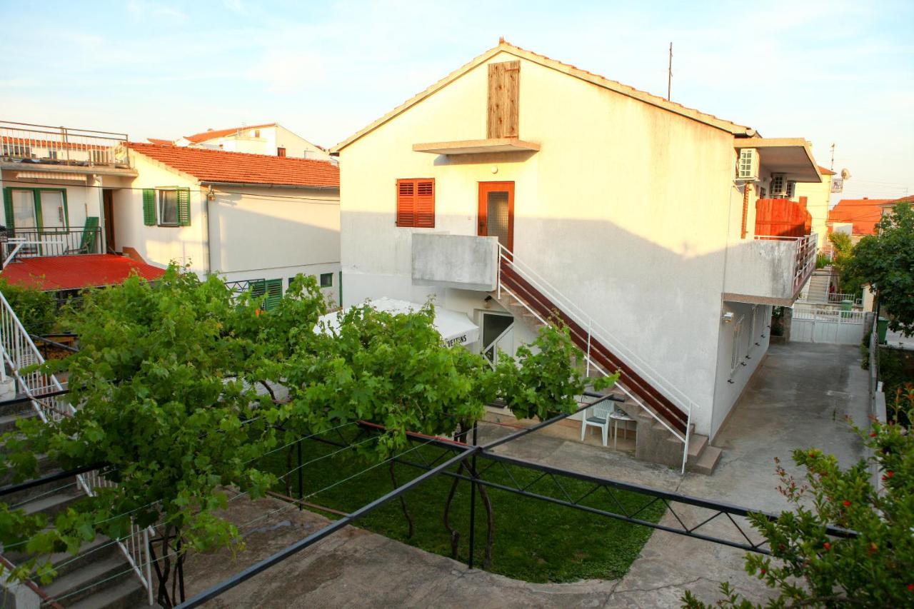 Apartmani Ana Juricev Vodice โวดีเซ ภายนอก รูปภาพ