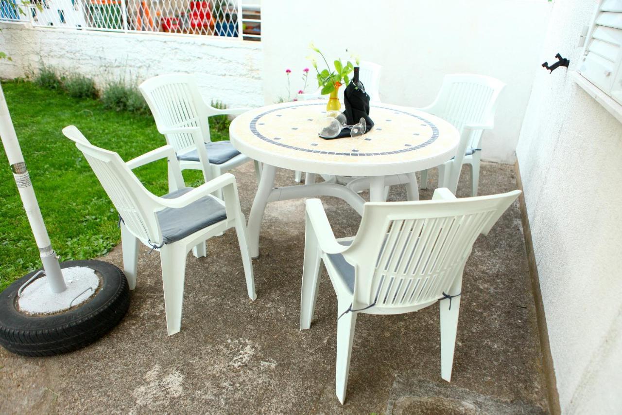 Apartmani Ana Juricev Vodice โวดีเซ ภายนอก รูปภาพ