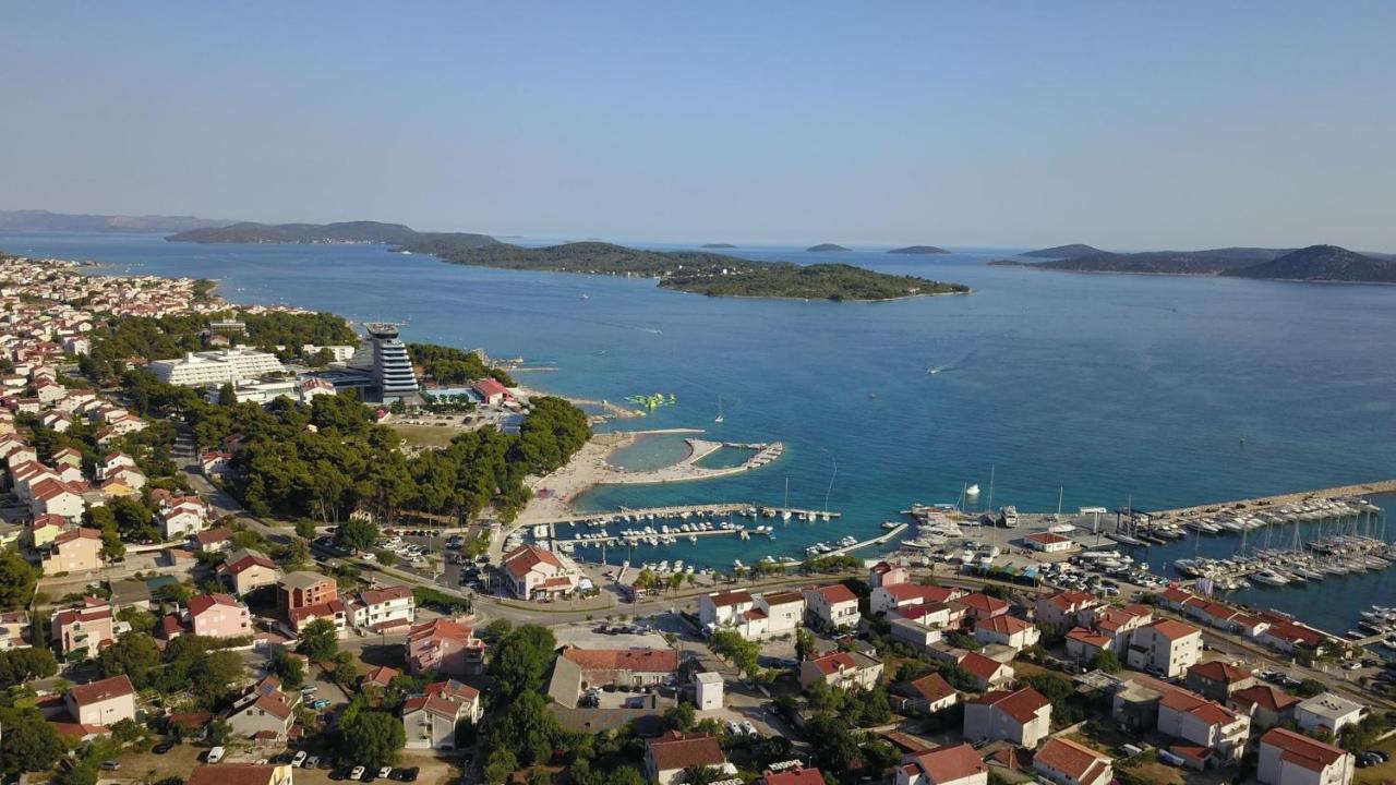 Apartmani Ana Juricev Vodice โวดีเซ ภายนอก รูปภาพ