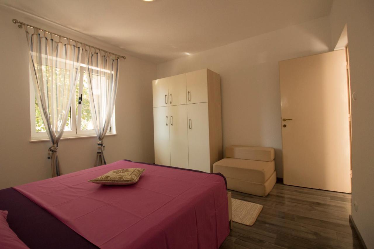 Apartmani Ana Juricev Vodice โวดีเซ ภายนอก รูปภาพ