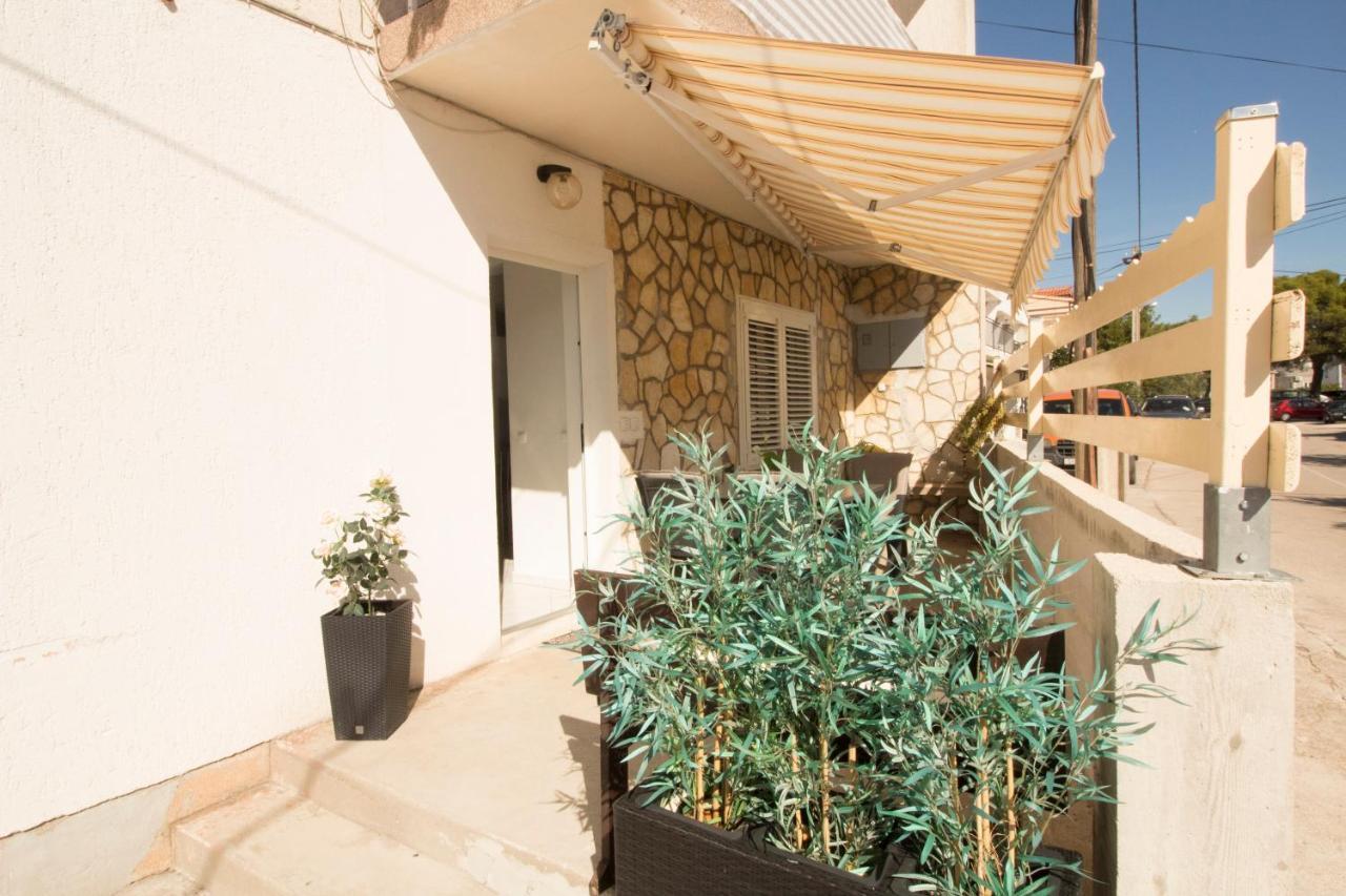 Apartmani Ana Juricev Vodice โวดีเซ ภายนอก รูปภาพ