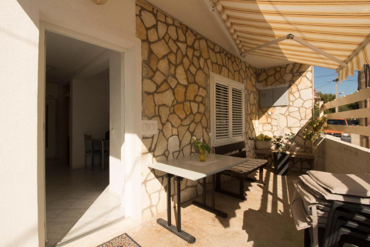 Apartmani Ana Juricev Vodice โวดีเซ ภายนอก รูปภาพ