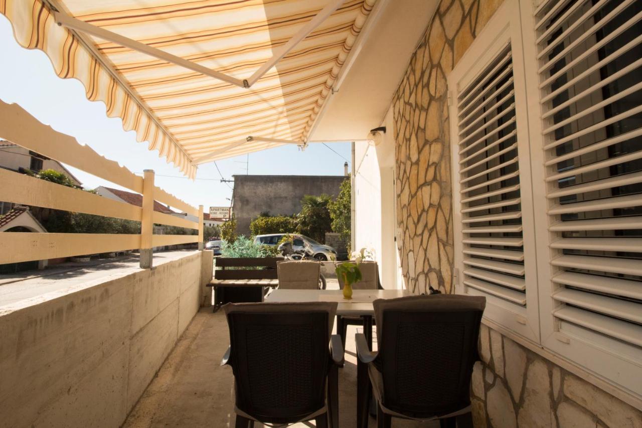 Apartmani Ana Juricev Vodice โวดีเซ ภายนอก รูปภาพ