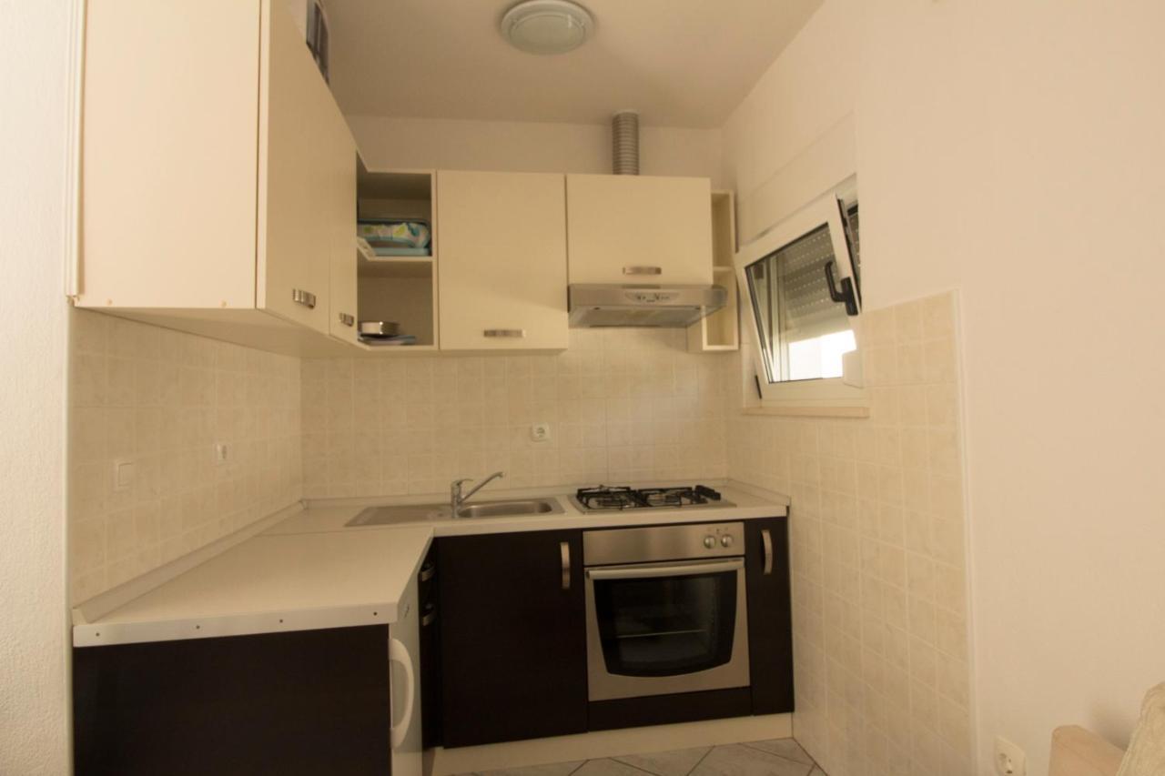 Apartmani Ana Juricev Vodice โวดีเซ ภายนอก รูปภาพ