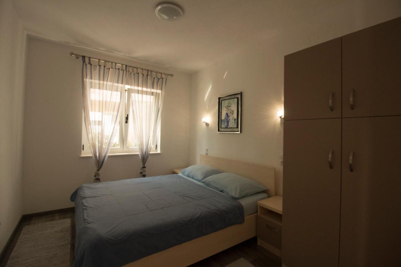 Apartmani Ana Juricev Vodice โวดีเซ ภายนอก รูปภาพ