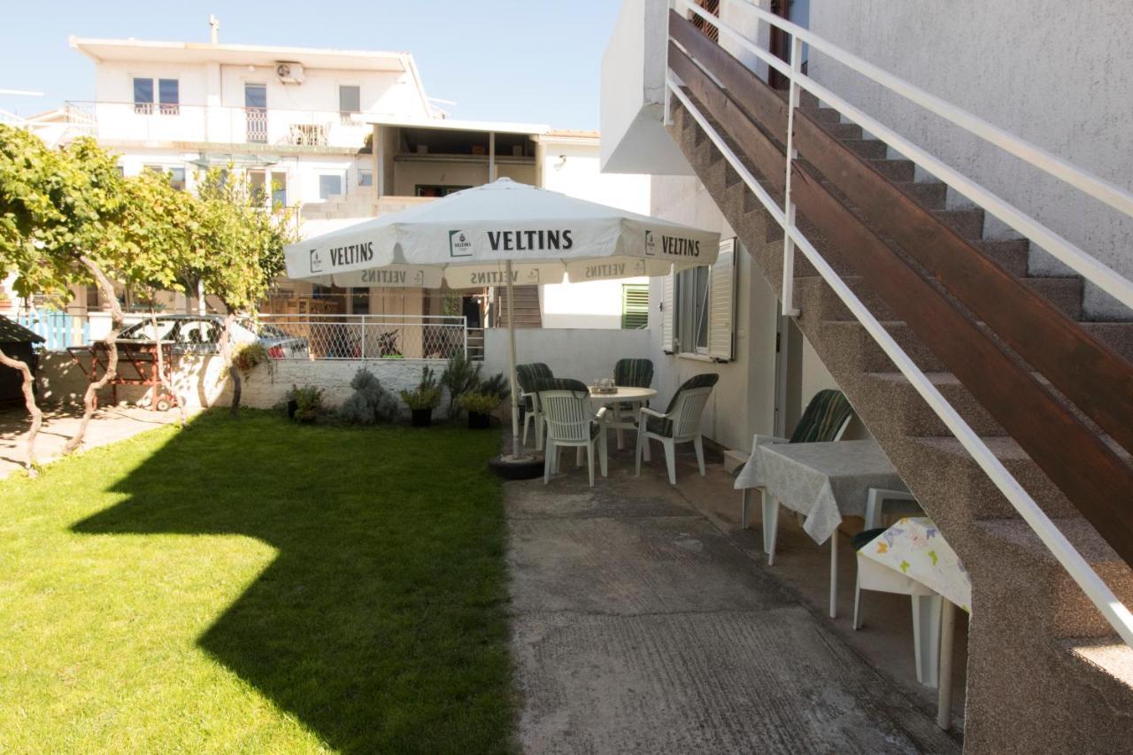 Apartmani Ana Juricev Vodice โวดีเซ ภายนอก รูปภาพ