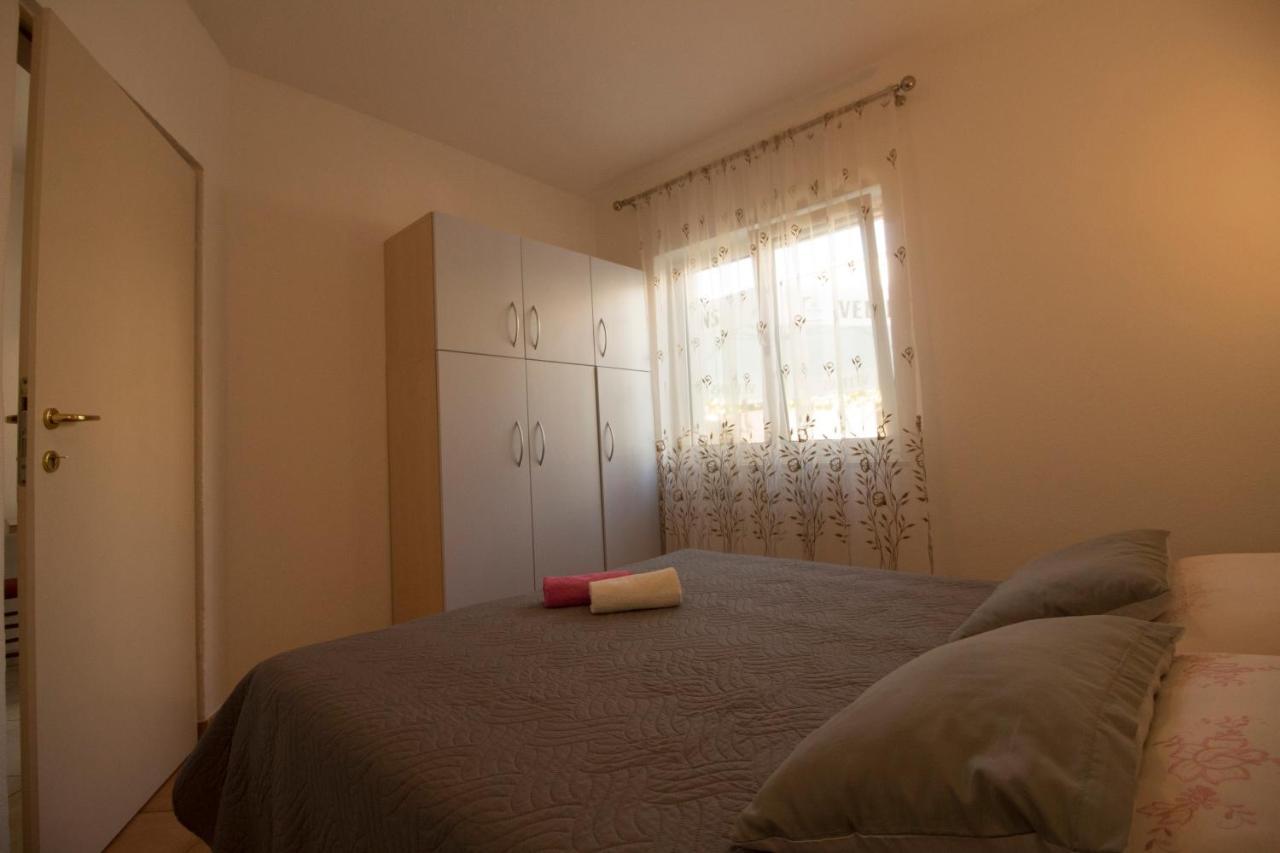 Apartmani Ana Juricev Vodice โวดีเซ ภายนอก รูปภาพ
