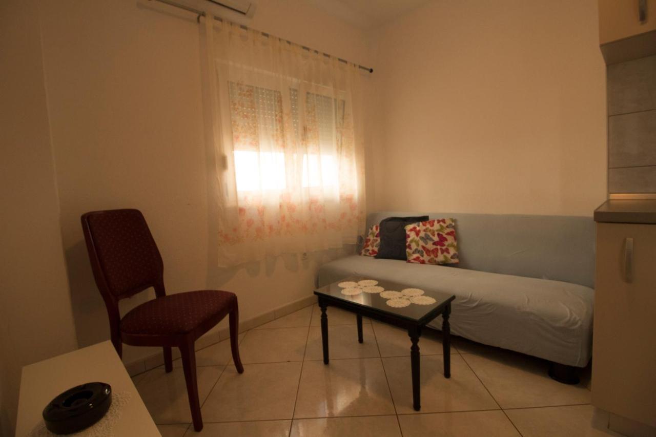 Apartmani Ana Juricev Vodice โวดีเซ ภายนอก รูปภาพ