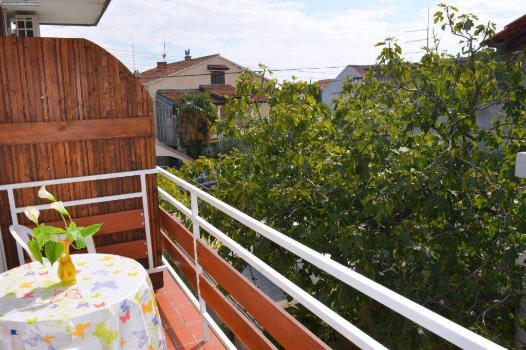Apartmani Ana Juricev Vodice โวดีเซ ภายนอก รูปภาพ