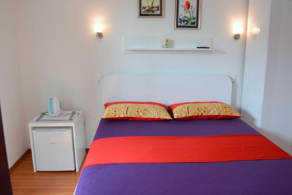 Apartmani Ana Juricev Vodice โวดีเซ ภายนอก รูปภาพ