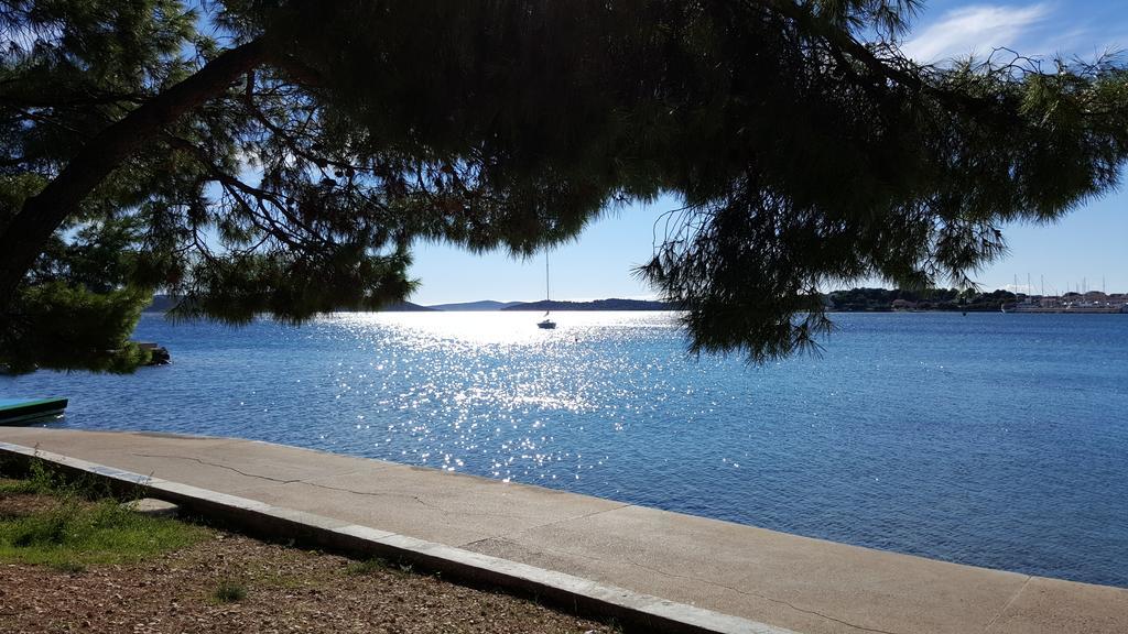 Apartmani Ana Juricev Vodice โวดีเซ ภายนอก รูปภาพ