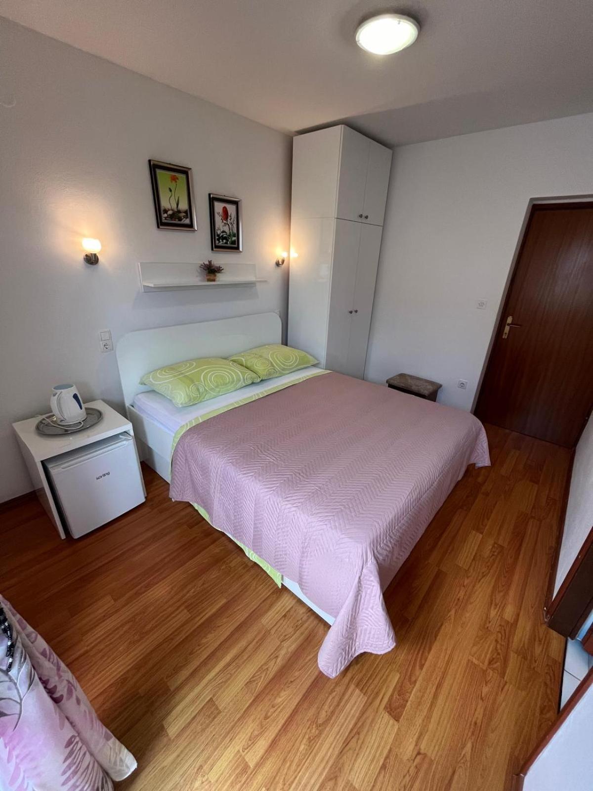 Apartmani Ana Juricev Vodice โวดีเซ ภายนอก รูปภาพ