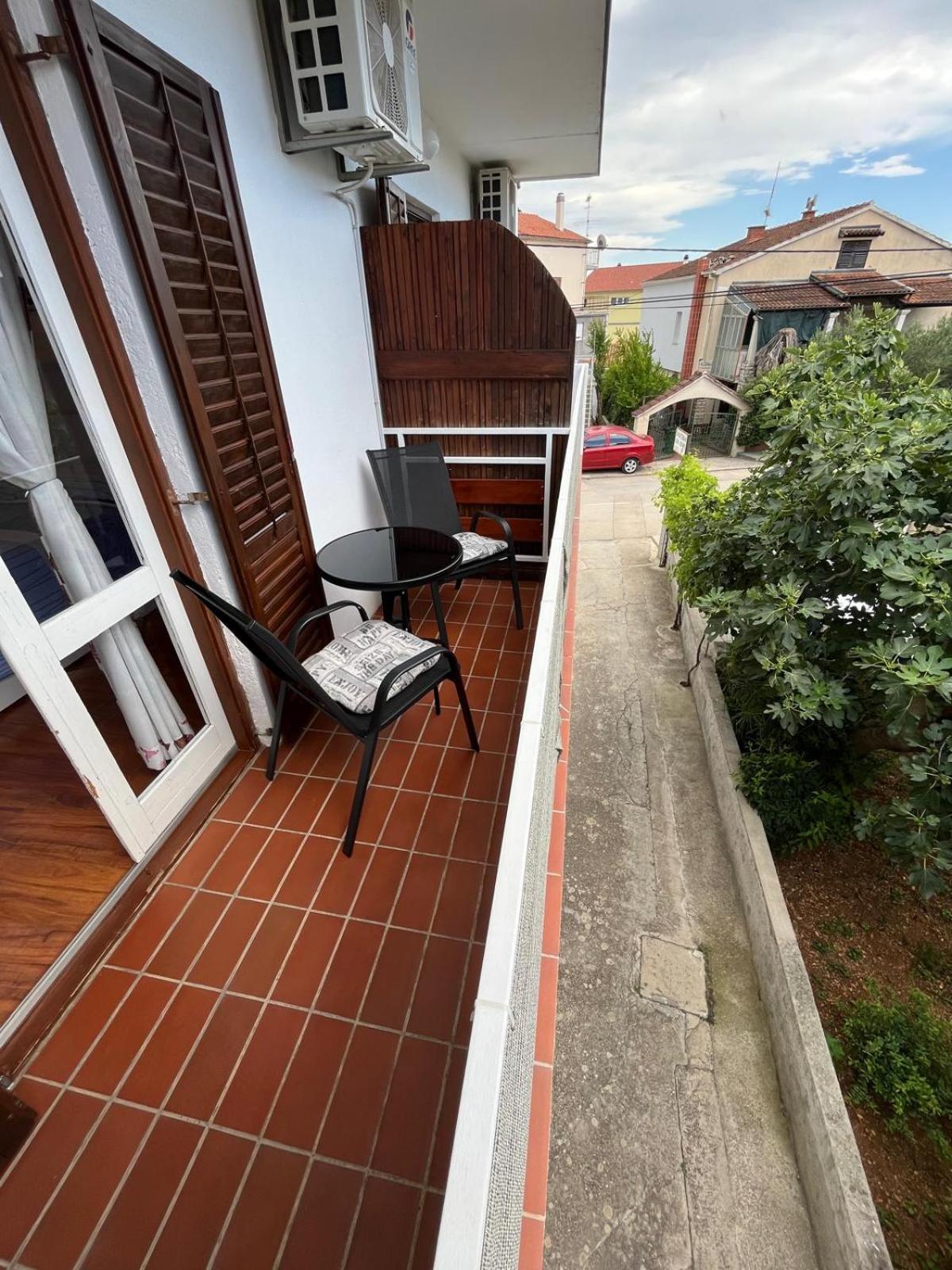 Apartmani Ana Juricev Vodice โวดีเซ ภายนอก รูปภาพ