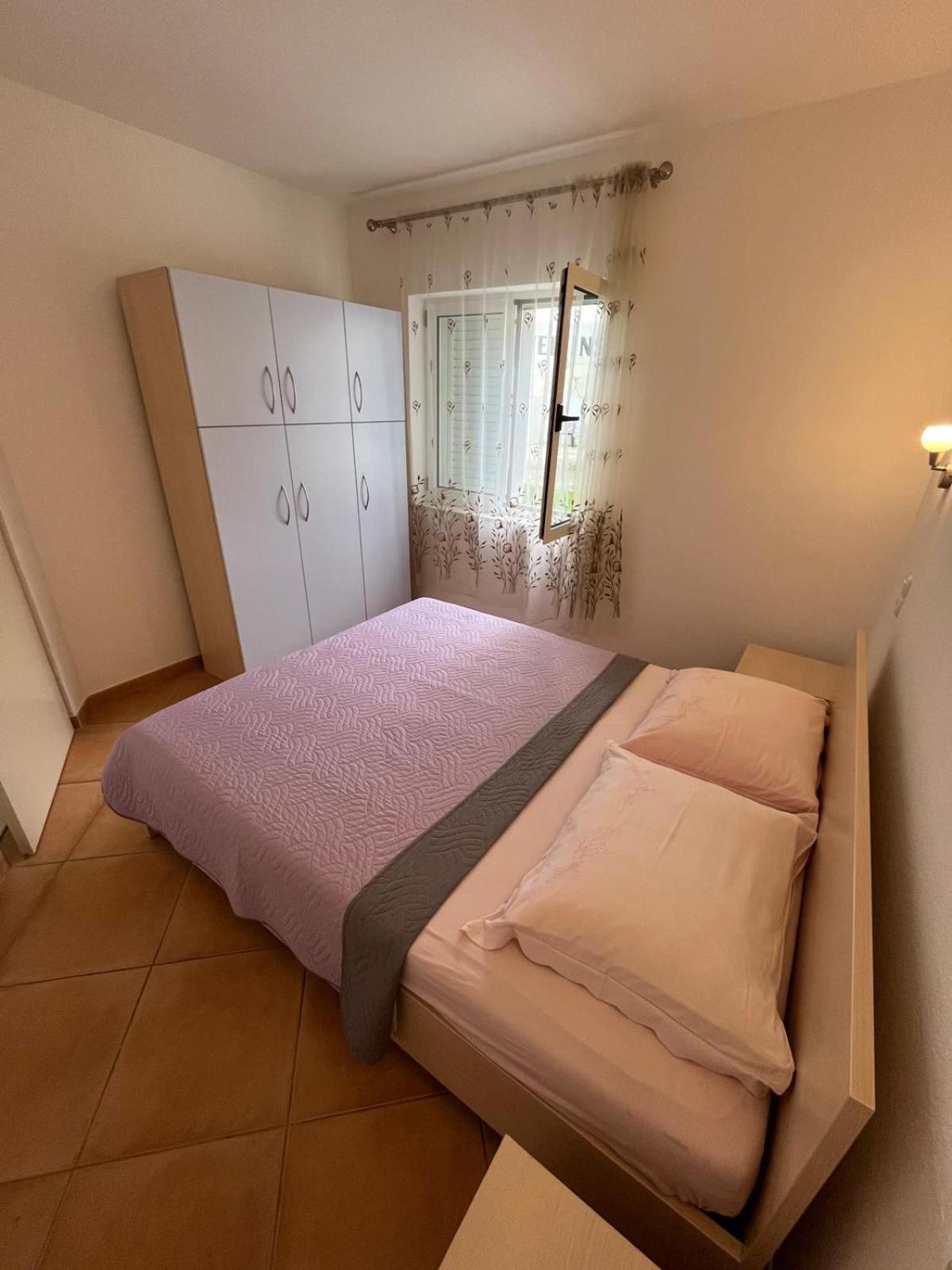 Apartmani Ana Juricev Vodice โวดีเซ ภายนอก รูปภาพ