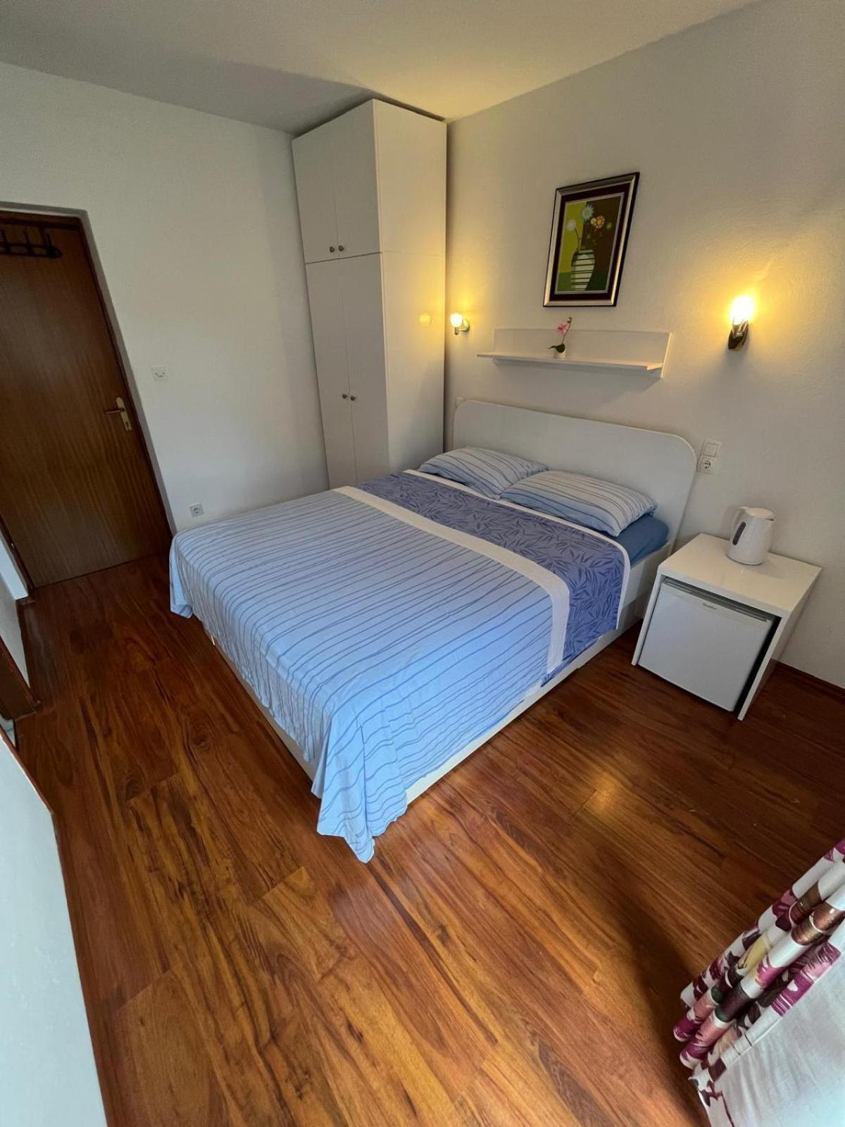 Apartmani Ana Juricev Vodice โวดีเซ ภายนอก รูปภาพ