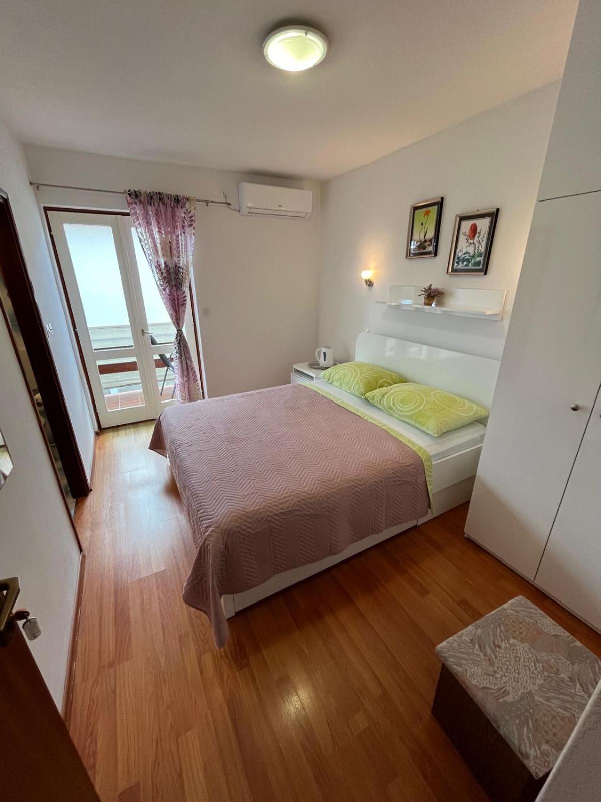 Apartmani Ana Juricev Vodice โวดีเซ ภายนอก รูปภาพ