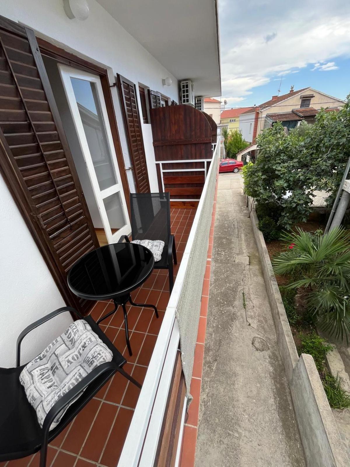Apartmani Ana Juricev Vodice โวดีเซ ภายนอก รูปภาพ