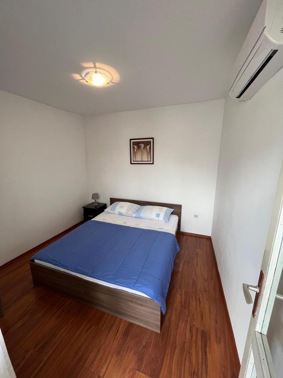Apartmani Ana Juricev Vodice โวดีเซ ภายนอก รูปภาพ