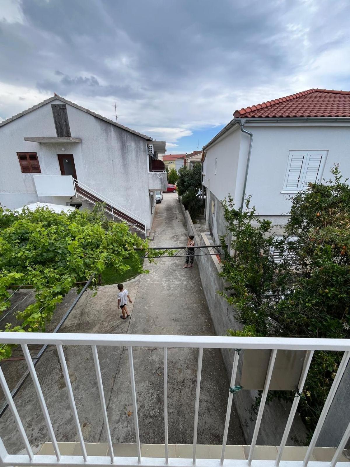 Apartmani Ana Juricev Vodice โวดีเซ ภายนอก รูปภาพ