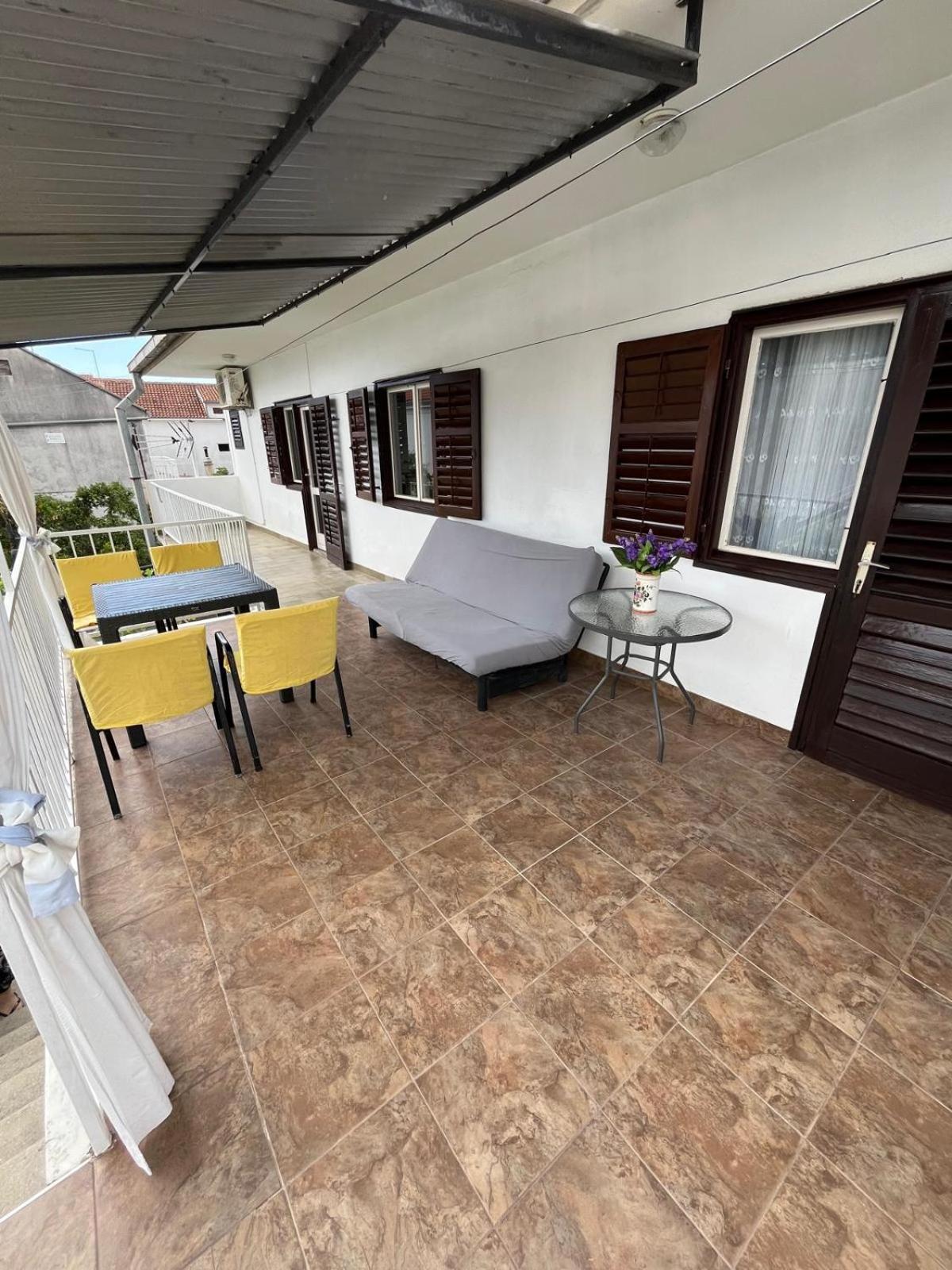Apartmani Ana Juricev Vodice โวดีเซ ภายนอก รูปภาพ