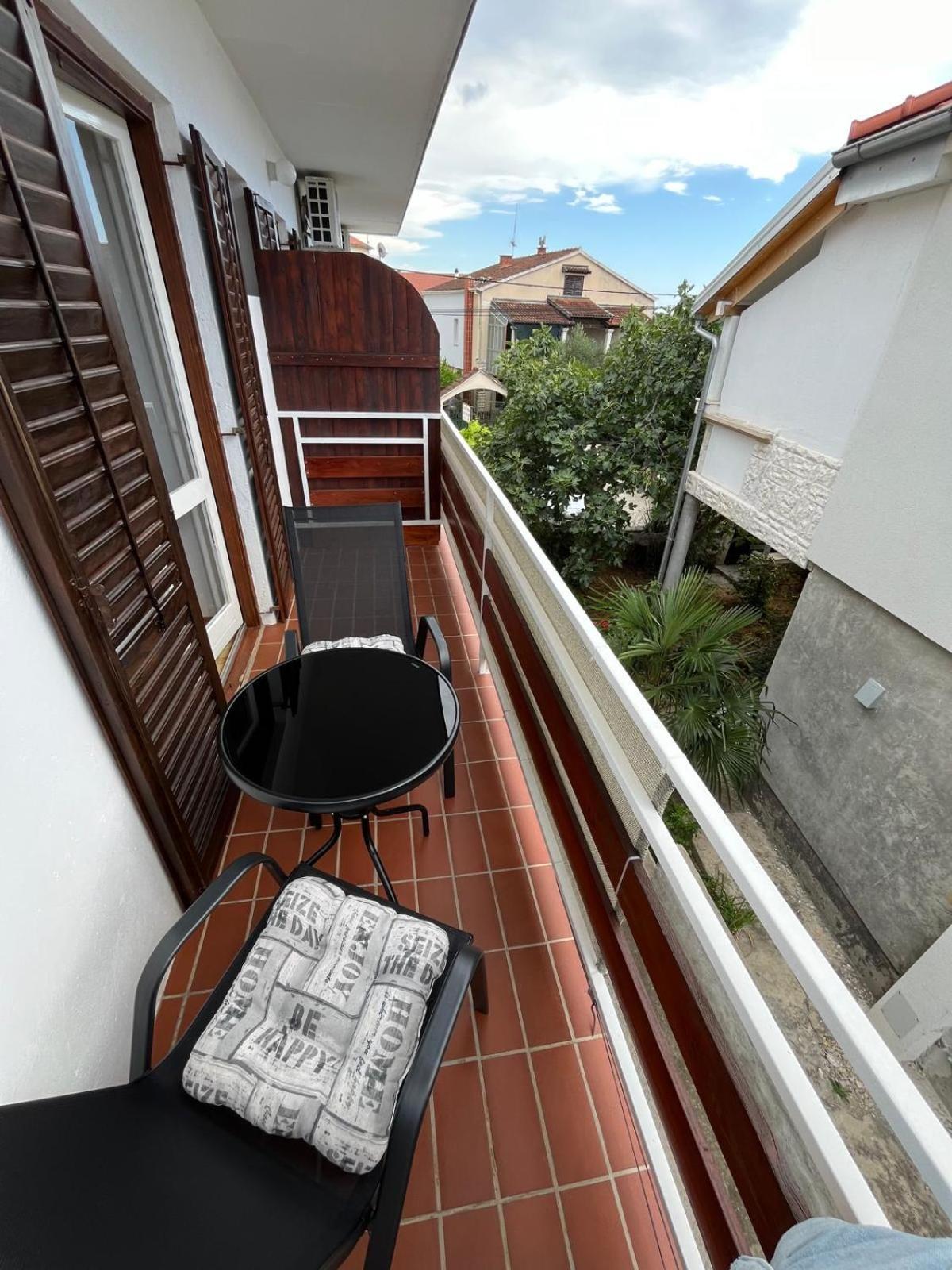 Apartmani Ana Juricev Vodice โวดีเซ ภายนอก รูปภาพ