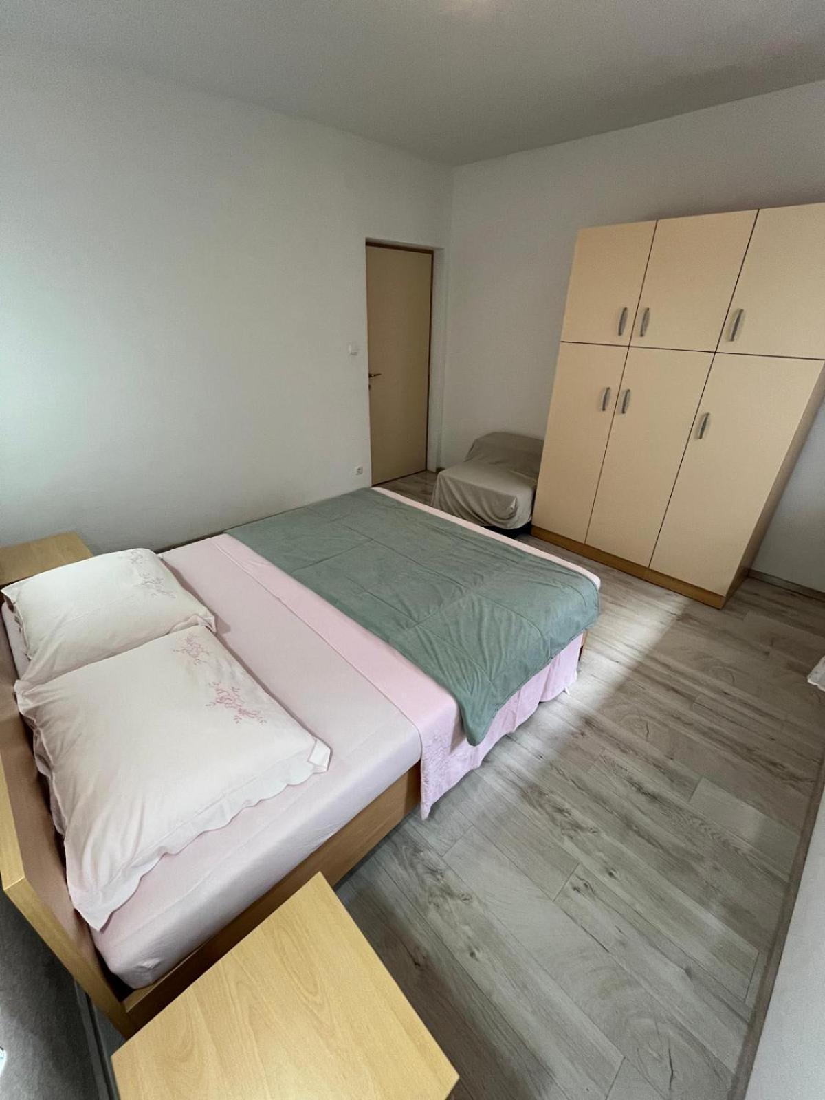 Apartmani Ana Juricev Vodice โวดีเซ ภายนอก รูปภาพ