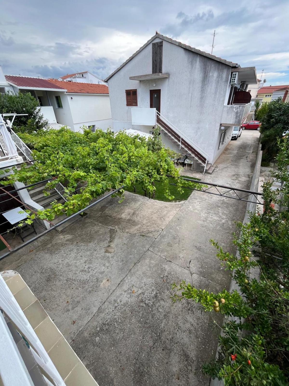 Apartmani Ana Juricev Vodice โวดีเซ ภายนอก รูปภาพ