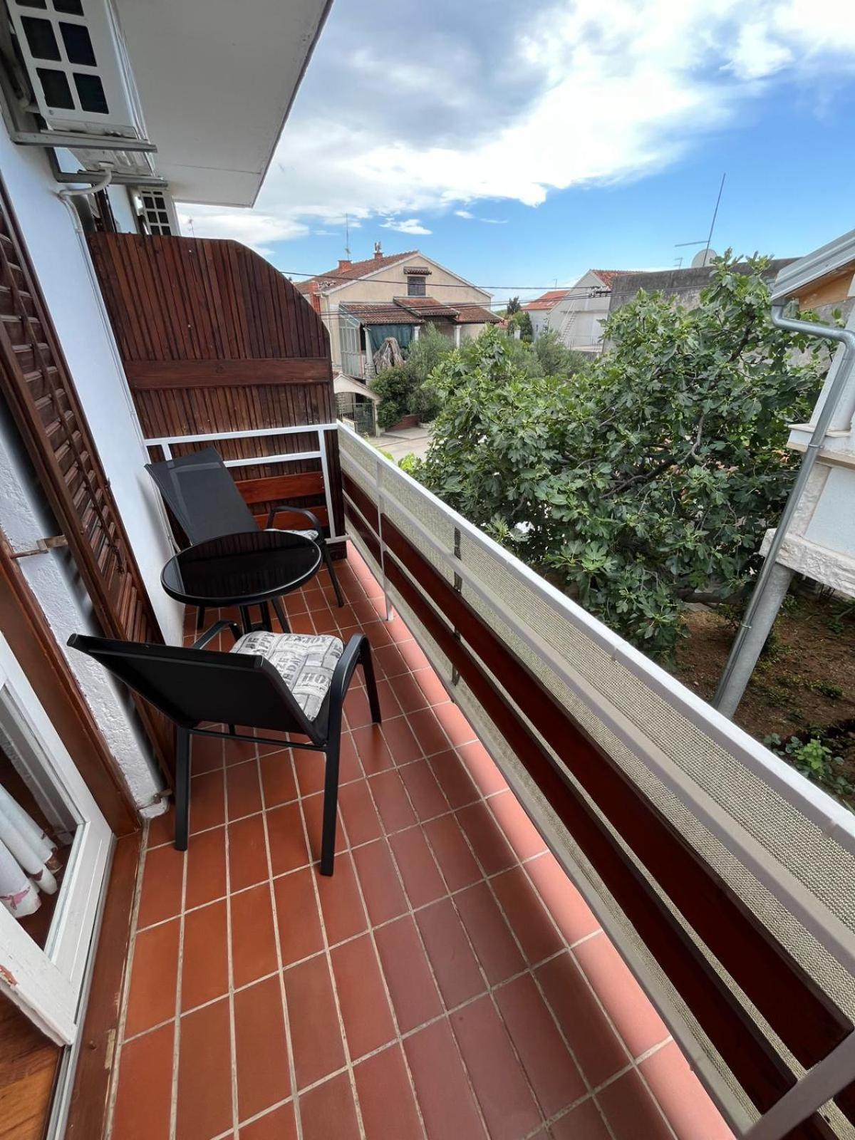 Apartmani Ana Juricev Vodice โวดีเซ ภายนอก รูปภาพ