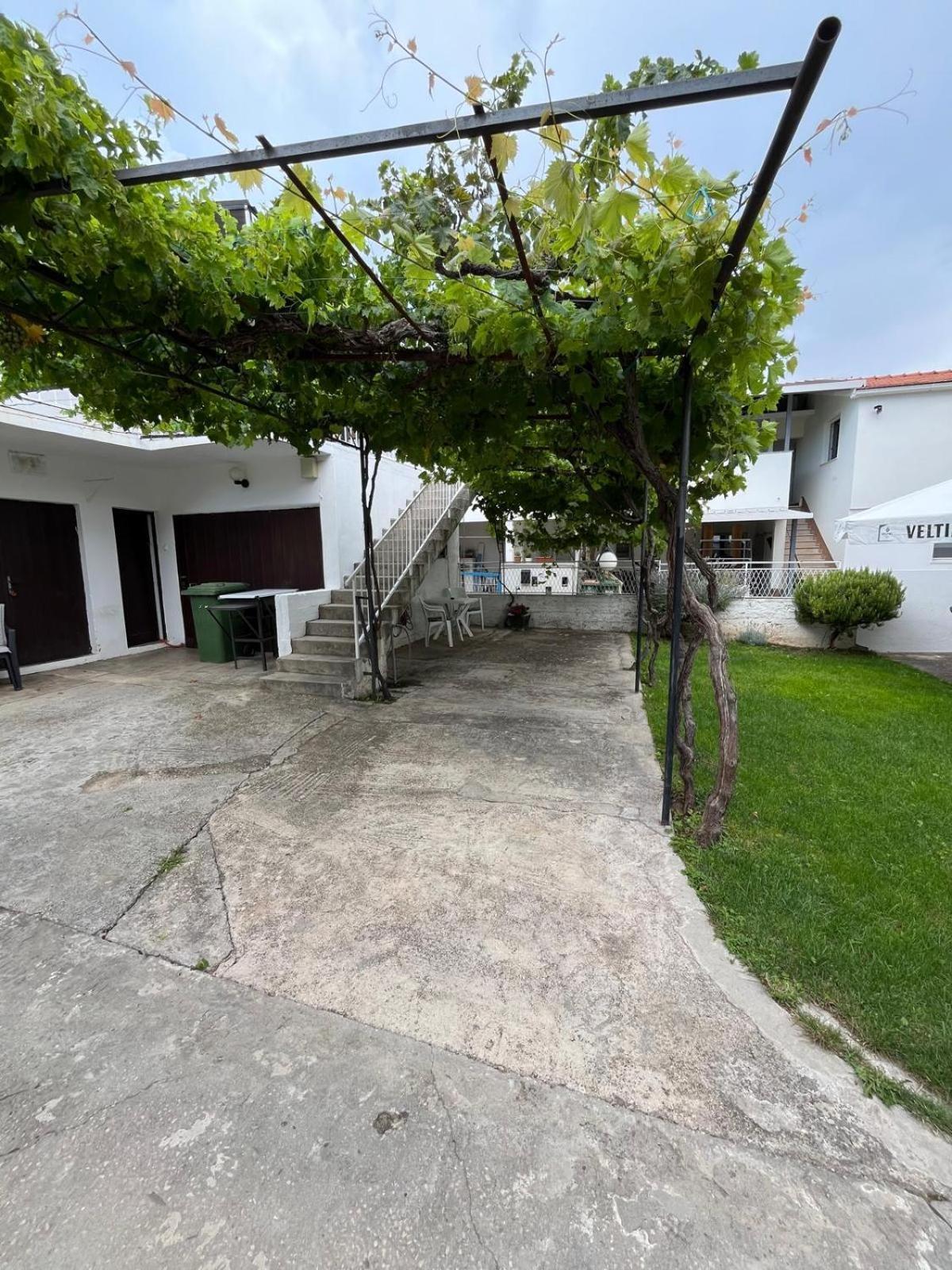 Apartmani Ana Juricev Vodice โวดีเซ ภายนอก รูปภาพ
