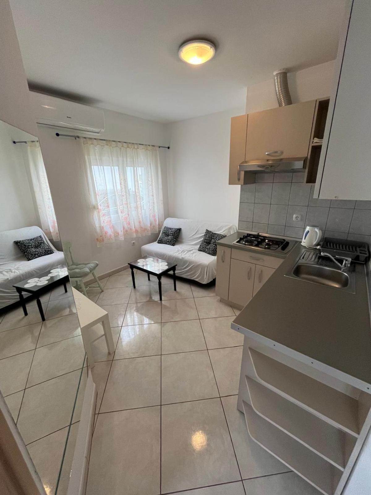 Apartmani Ana Juricev Vodice โวดีเซ ภายนอก รูปภาพ