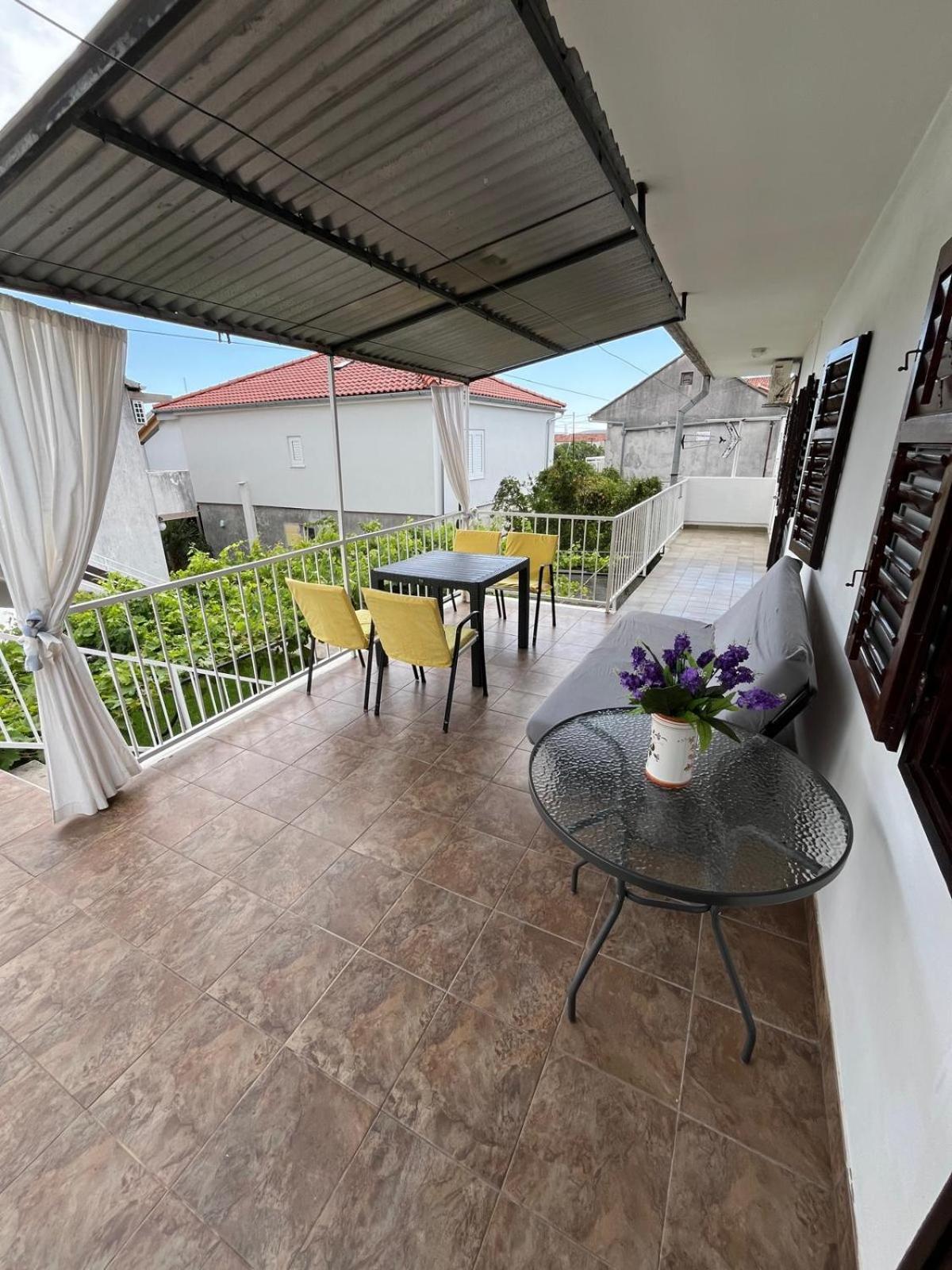 Apartmani Ana Juricev Vodice โวดีเซ ภายนอก รูปภาพ