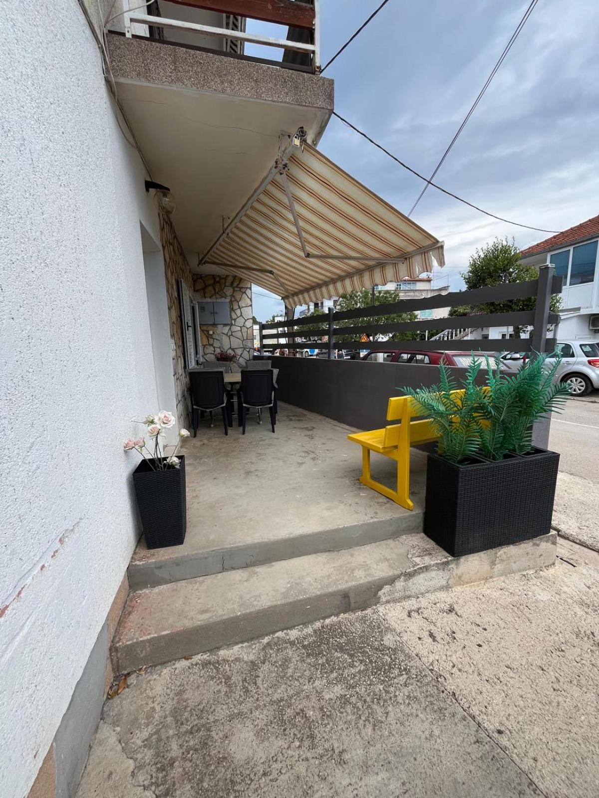 Apartmani Ana Juricev Vodice โวดีเซ ภายนอก รูปภาพ