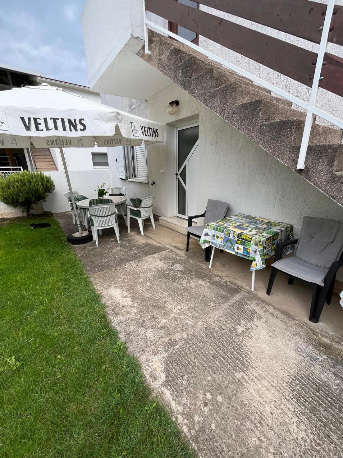 Apartmani Ana Juricev Vodice โวดีเซ ภายนอก รูปภาพ