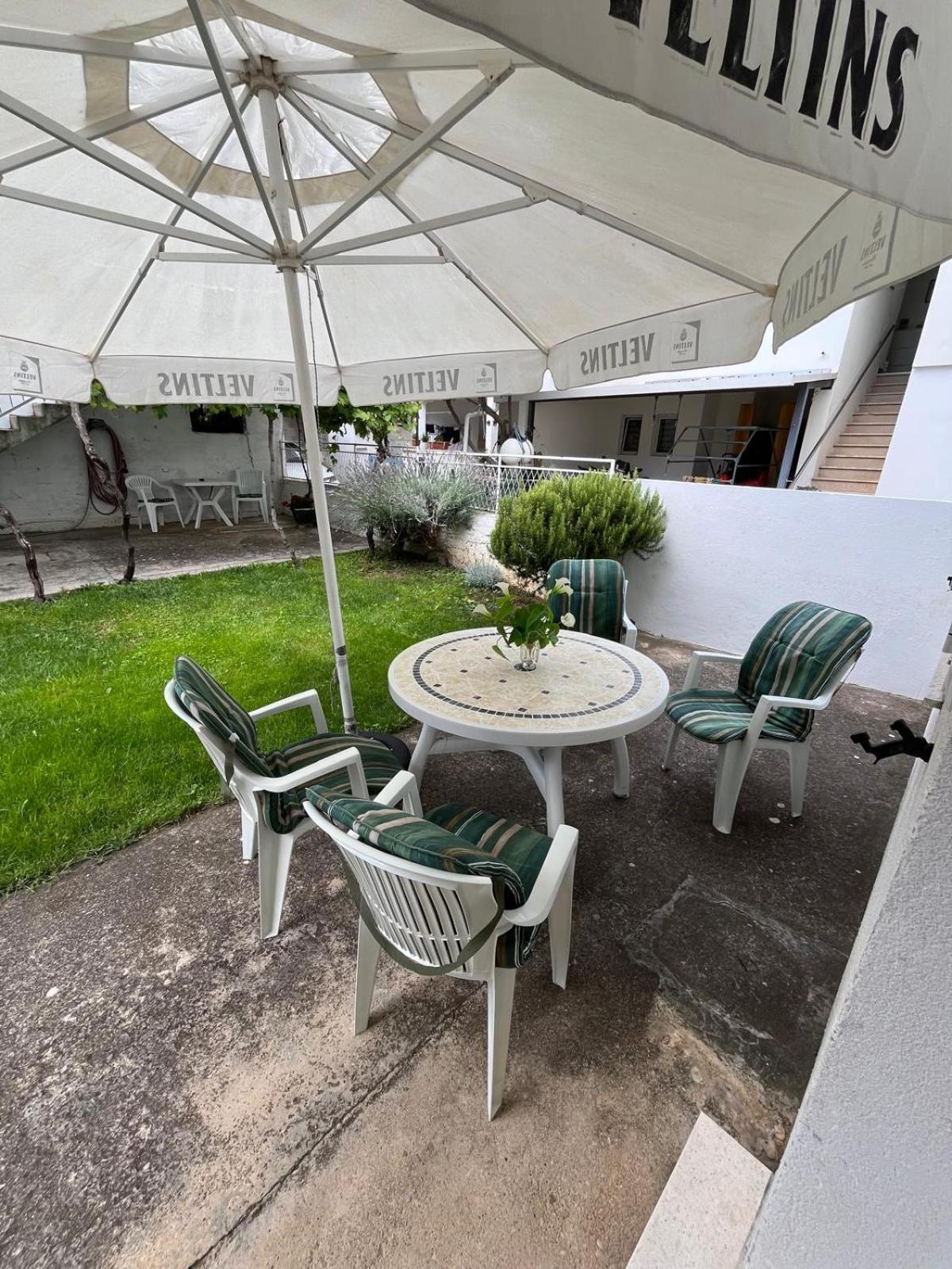 Apartmani Ana Juricev Vodice โวดีเซ ภายนอก รูปภาพ