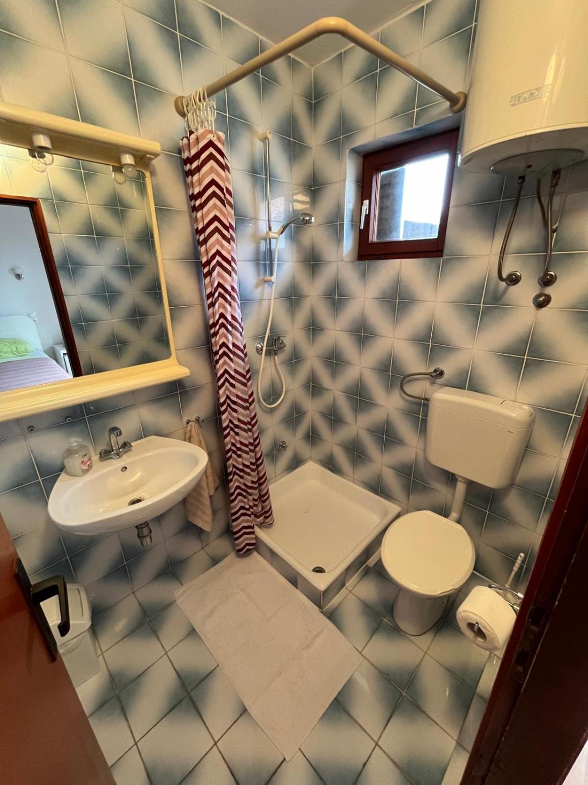 Apartmani Ana Juricev Vodice โวดีเซ ภายนอก รูปภาพ